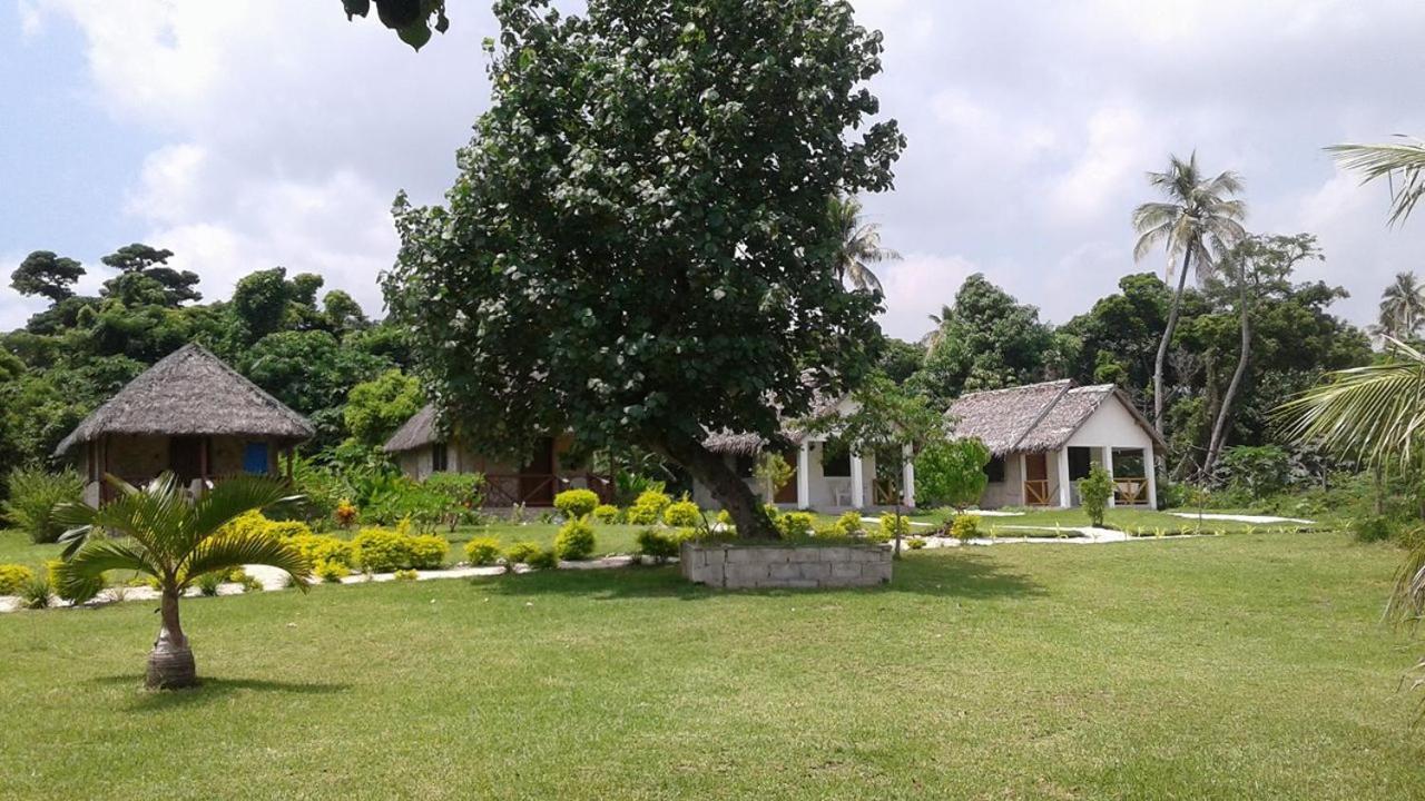 Lénakel Alofa Beach Bungalows מראה חיצוני תמונה