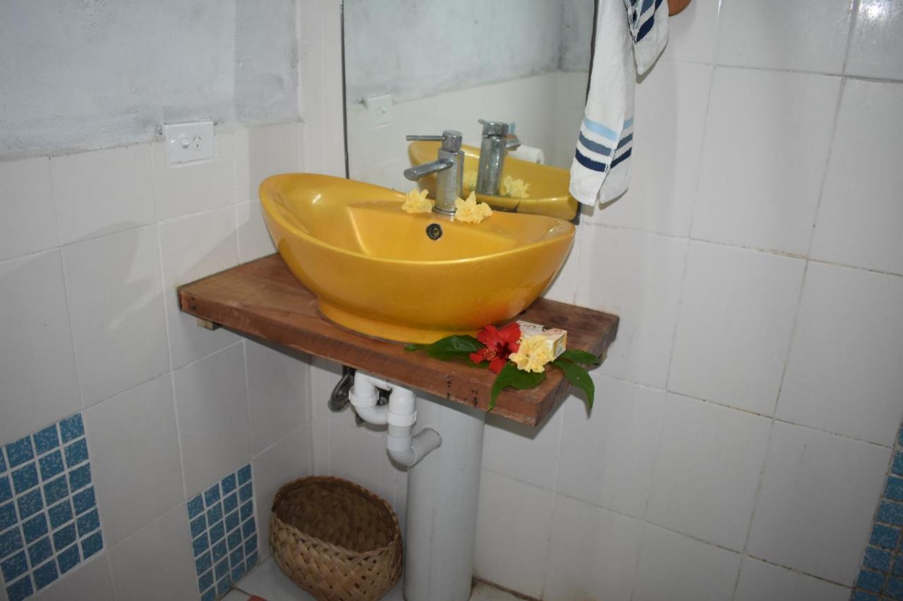 Lénakel Alofa Beach Bungalows מראה חיצוני תמונה
